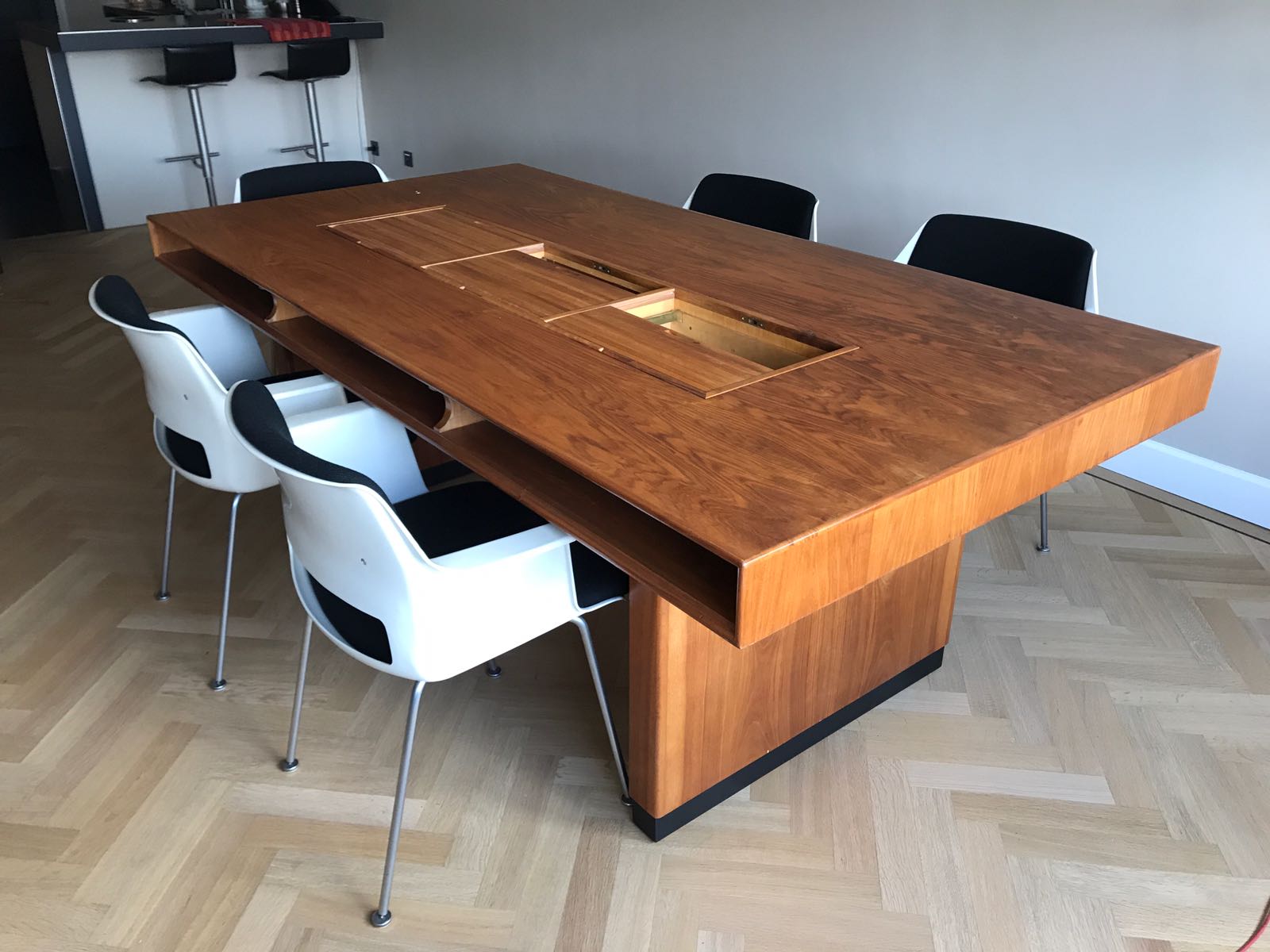 Restauratie Eden Design tafel van Italiaans noten hout